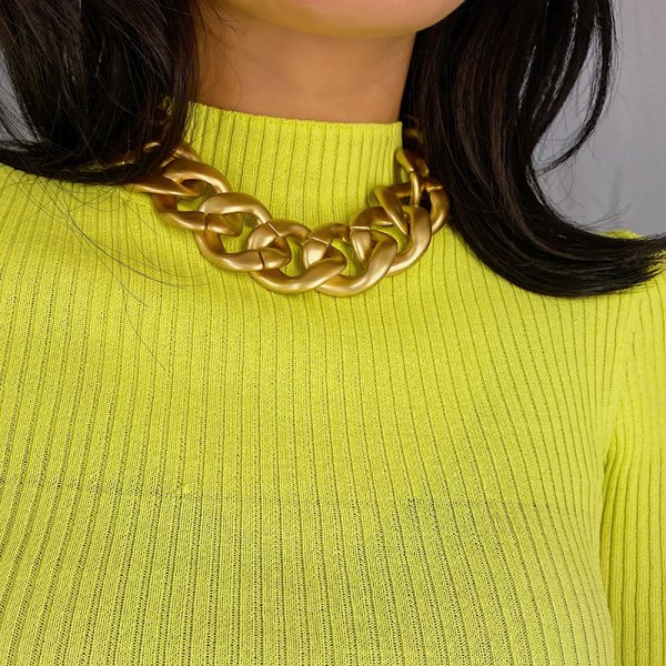 Chain-shaped thick necklace